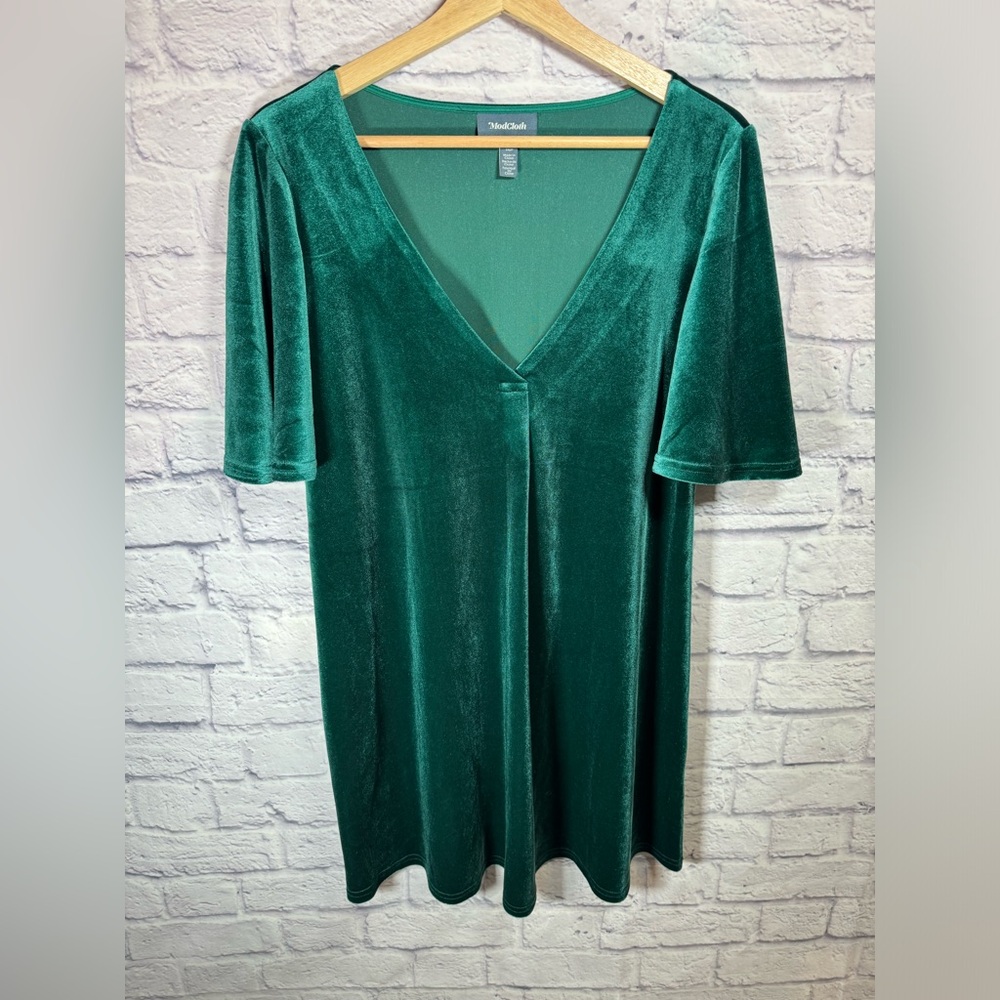 ModCloth Green Crushed Velvet Vneck Short sleeve Swing Dress Womens size small